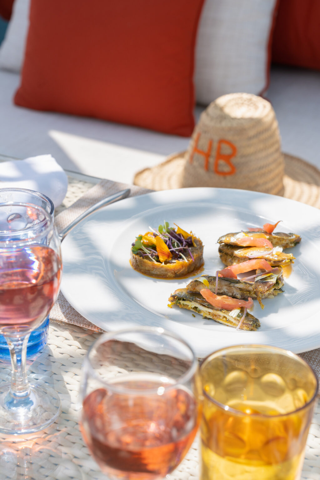 Image décorative présentant une assiette du Chef Ahmed Handour, sur le Grill de la Terrasse de l'Heure Bleue Palais