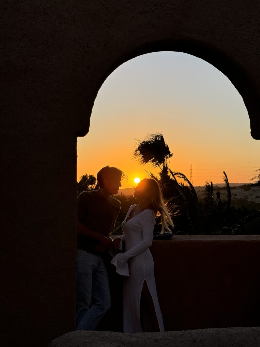 Photo du coucher de soleil derrière les collines du Jardin des Douars Essaouira