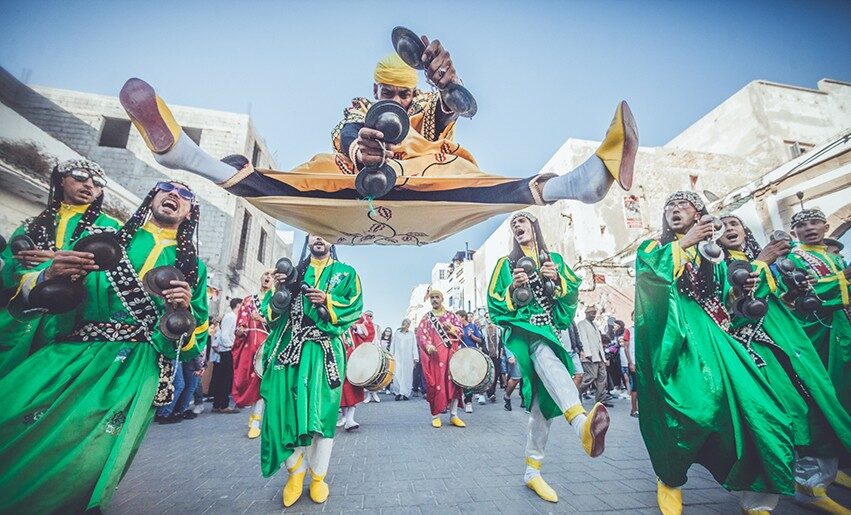Photo d'illustration du Festival Gnaoua à Essaouira. Parade d'ouverture. Crédit Photo : @zakaria_latouri