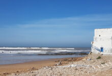 La plage de Sidi Kaouki et le marabout