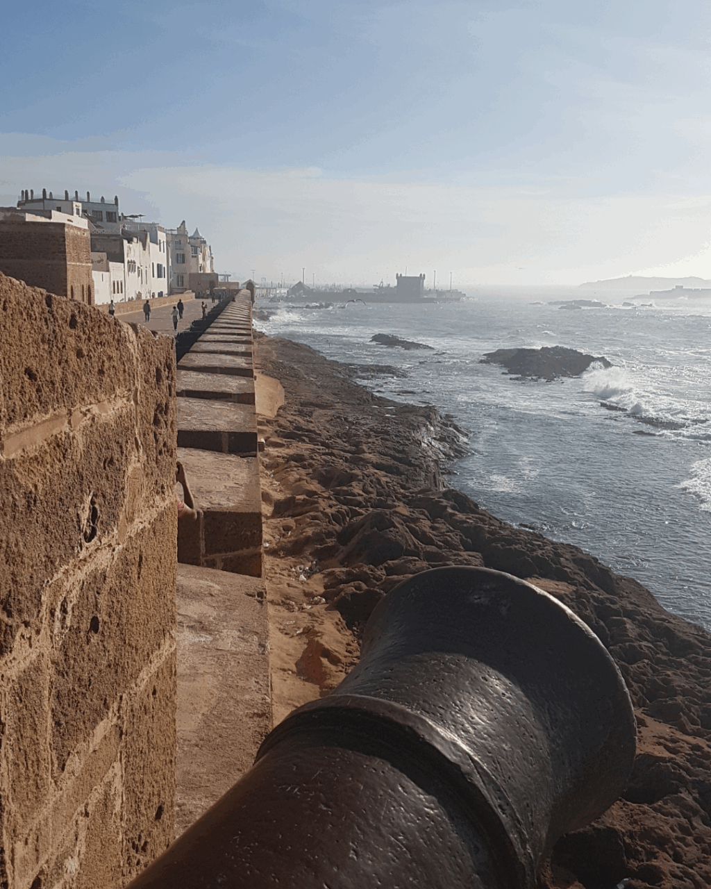 Vue sur la Skala du Port depuis la Skala de la Kasbah à Essaouira
